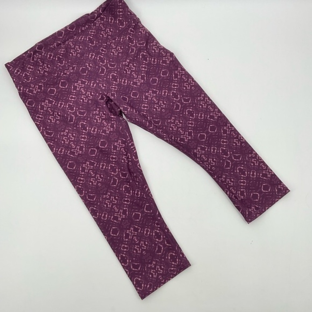 Fabletics Purple,‎ Pink Capri Leggings Size XL F46